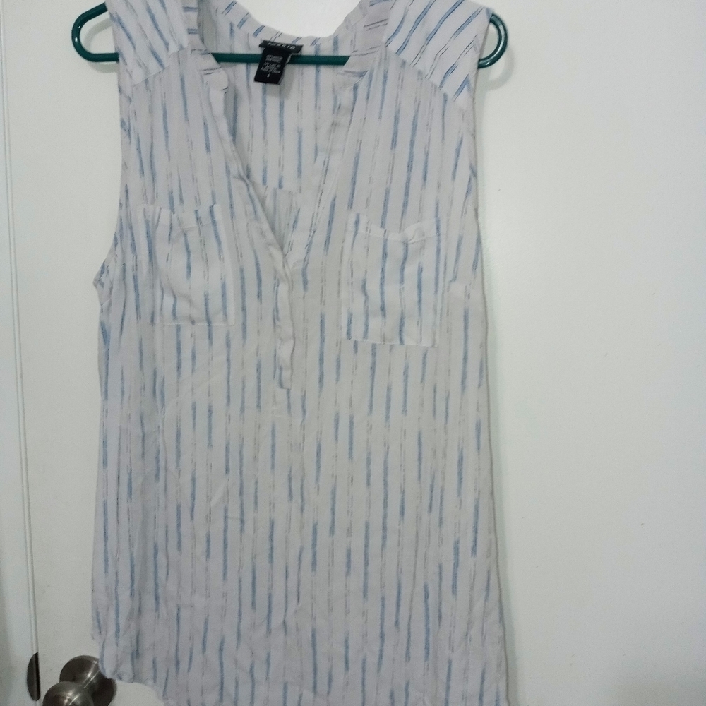 Torrid 0 Sleeveless Blue White Striped. Semi Sheer High Low Blouse w Pockets